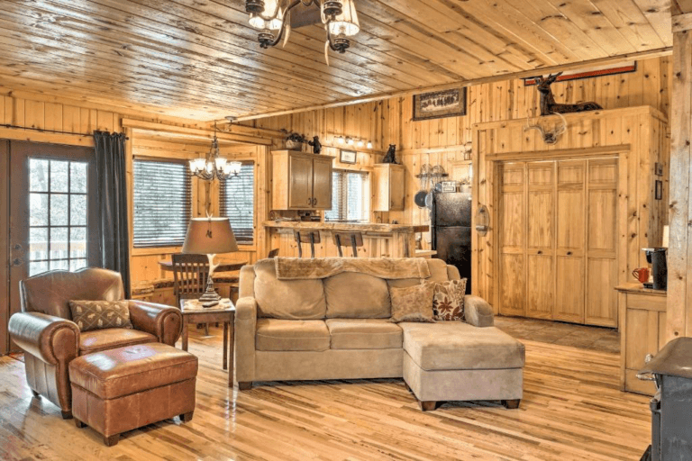 5 Romantic Cabins with Hot Tubs in Branson, MO [2024]