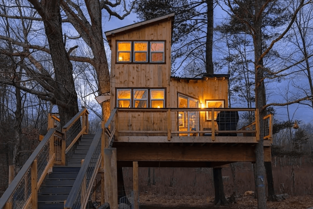 Heavenly Romantic Treehouse Cabin - A Beautiful Secluded Cabin in the Countryside near Mohegan Sun