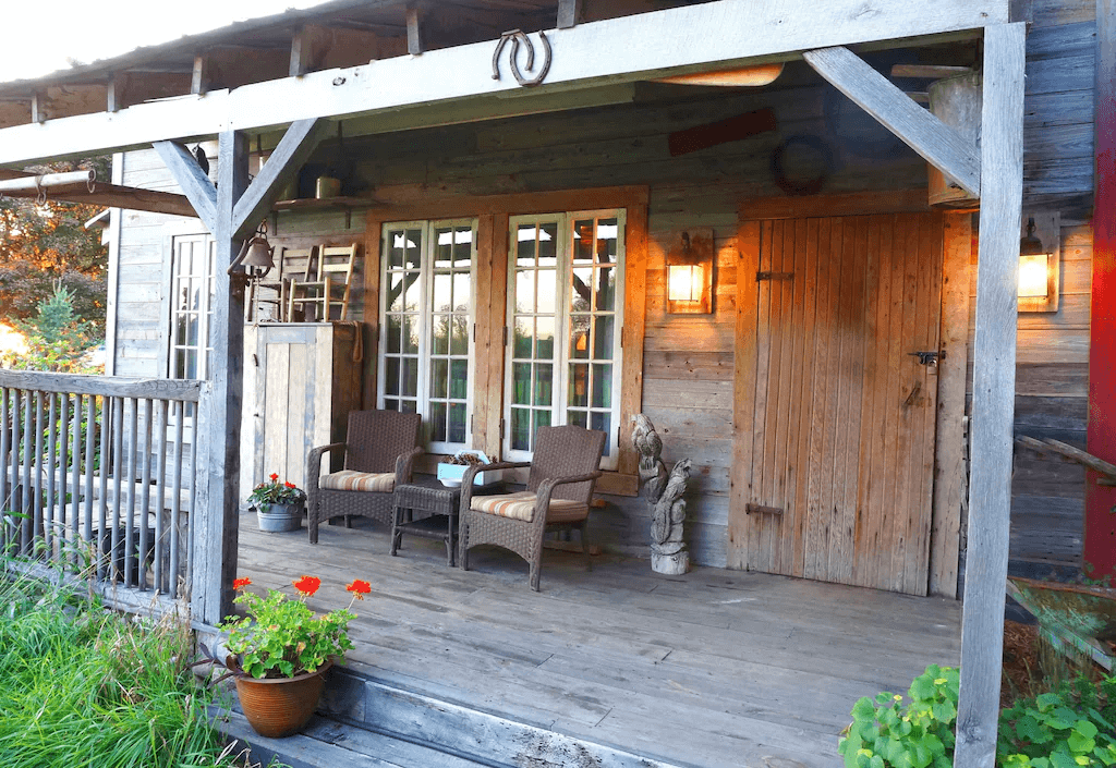 The Dancing Fox Cabin - Cozy Rustic Charm near Lake Erie, Ideal for Romantic Weekend Getaways