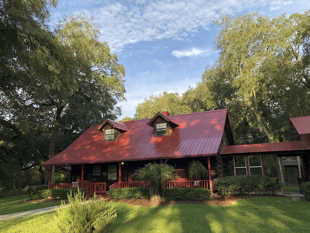 The Red Bird Cabin- A Serene Cabin Retreat Near Suwannee River, Ideal for Romantic or Family Getaways