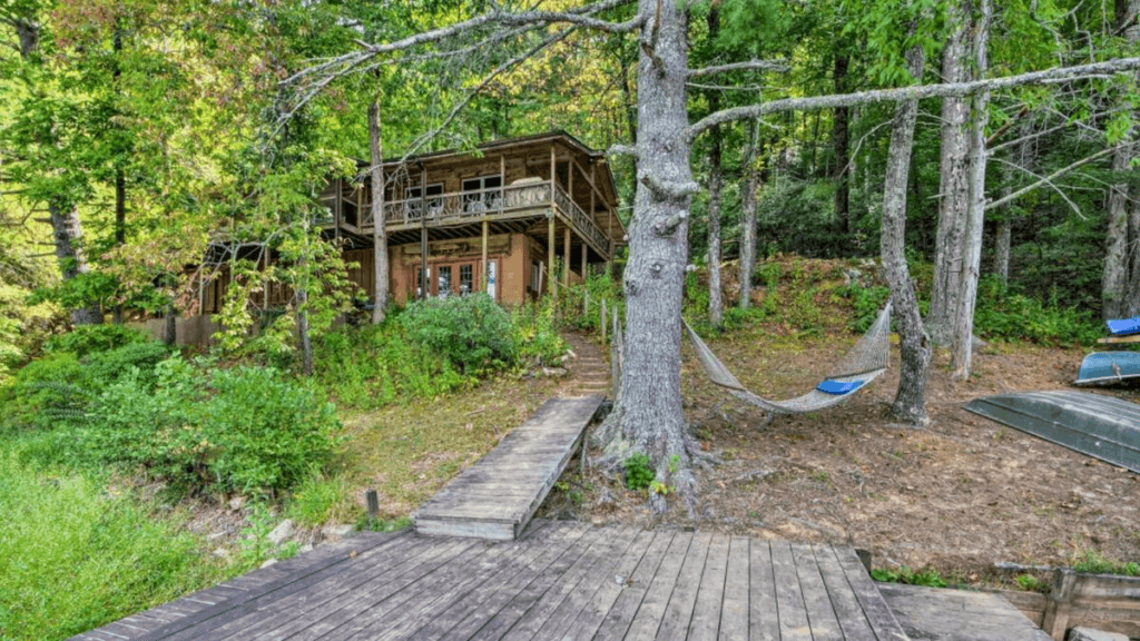 The Chattooga Lakefront Cabin – Family-Friendly, Romantic Southern Appalachian Mountain Escape in South Carolina