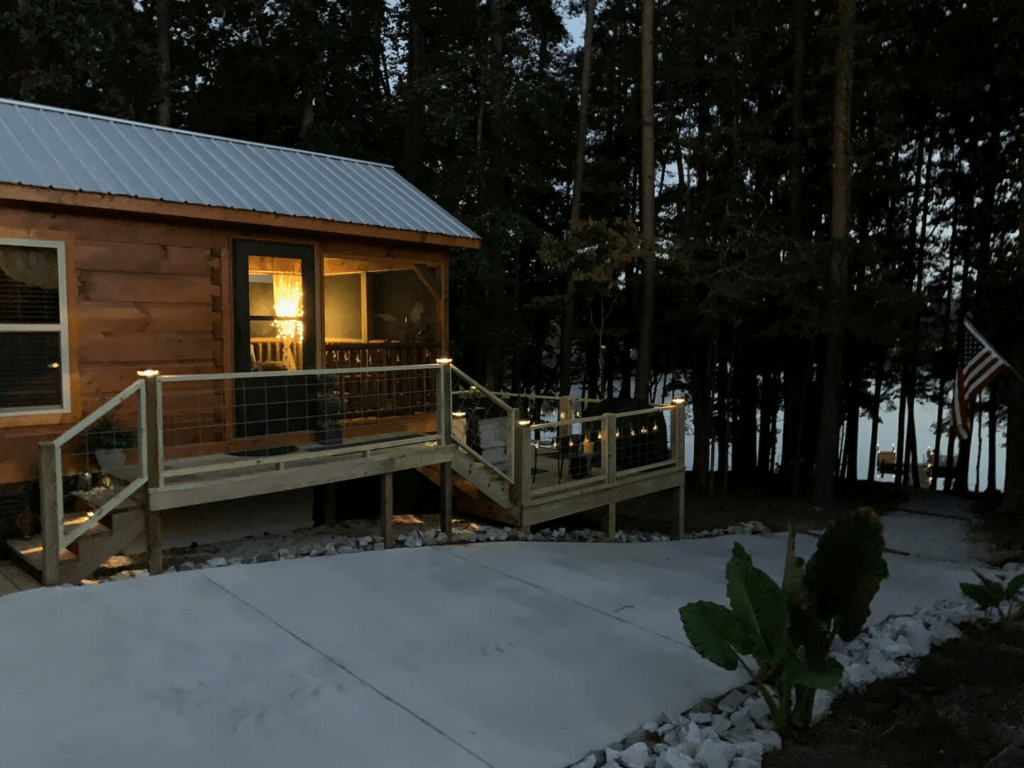 The Lakefront Cabin – Romantic Getaway with Hot Tub Overlooking Lake Hartwell in the SC Mountains