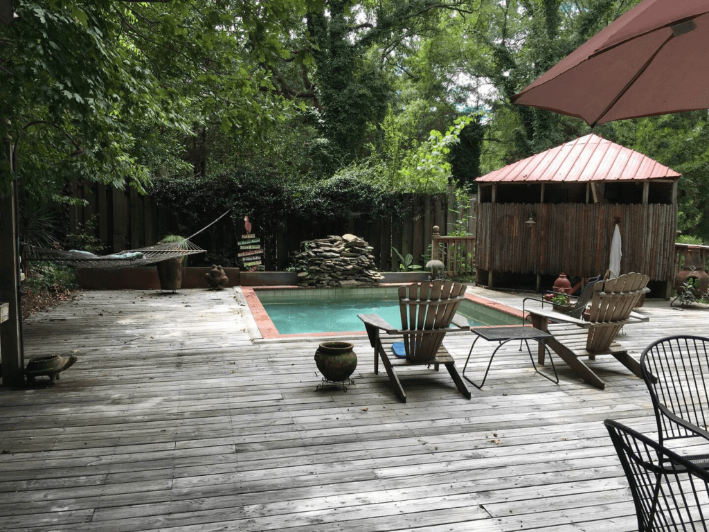 The Paradise Cabin - The Best Luxury Cabin in Mississippi With a Private Pool and Hot Tub