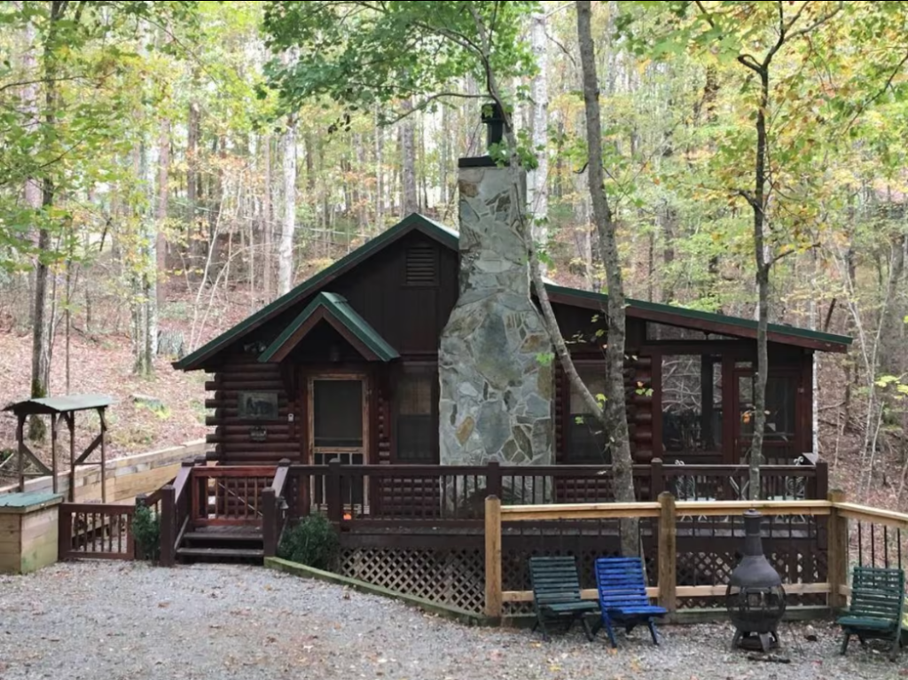 Shady Hollow – Intimate Ellijay Escape with Private Hot Tub and Forest Charm
